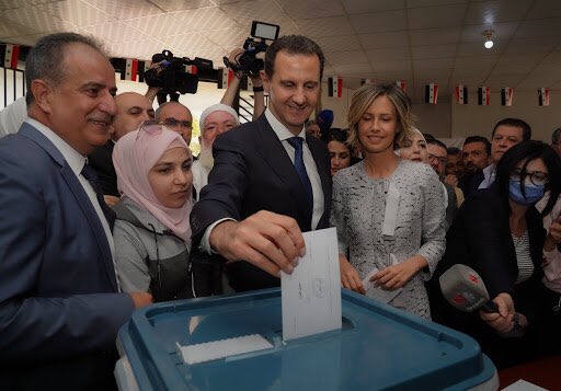 ١٣ مليون و ٥٤٠ الف و ٨٦٠ صوت 
يعمّدون الرئيس بشار الاسد رئيسا للجمهورية العربية السورية
فيما نجد ان المنتقدين لذلك، اغلبهم من امارة انقلب فيها الابن على ابيه واستلم الحكم دون انتخابات 
او من مملكة ينشر فيها الابن معارضيه منتظرا الجلوس مكان والده دون انتخابات🥲
دام عزّك سوريا ❤️✌🏼
