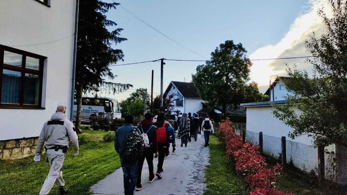 spsgovba's tweet photo. Izmješteno 255 migranata sa četiri lokacije na području grada Bihaća
https://t.co/0pcXuMQHP7 https://t.co/70h2yN2yYT
