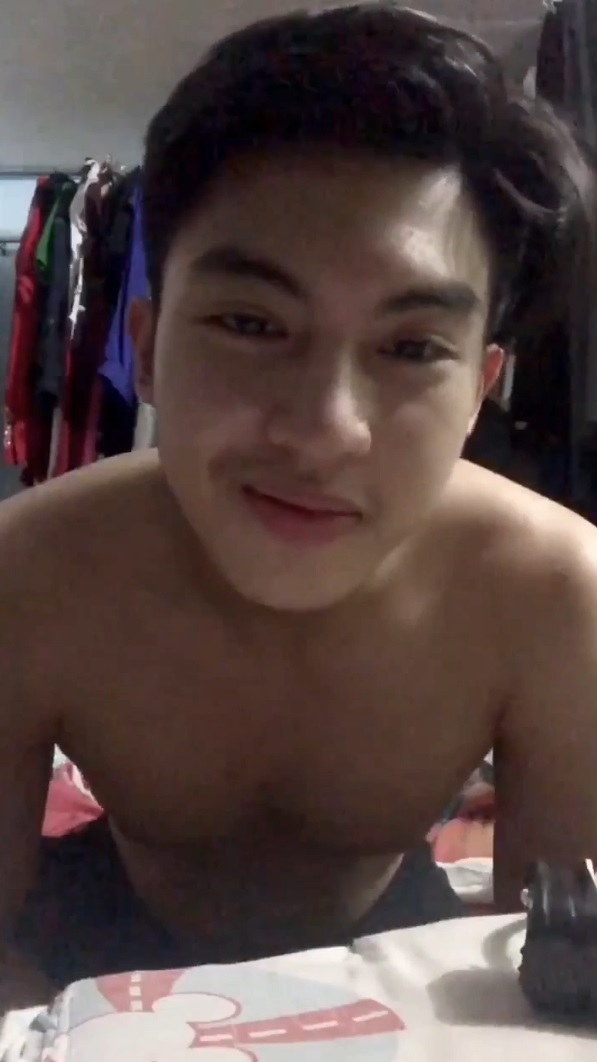 Justineduckk's tweet photo. SINO GUSTO? RETWEET AND LIKE LANG! #JAKOL https://t.co/SElP4kq7PN