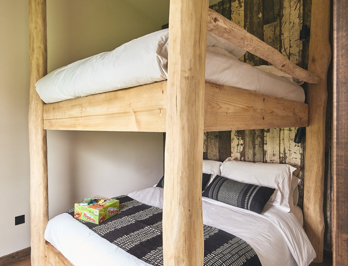 Just look at the rooms in the Cheetah lodges at West Midland Safari Park! 😍

#safaripark #westmidlandsafaripark #timberframe #whitehausbespoketimberframe #whitehaus #safarilodges #lodges