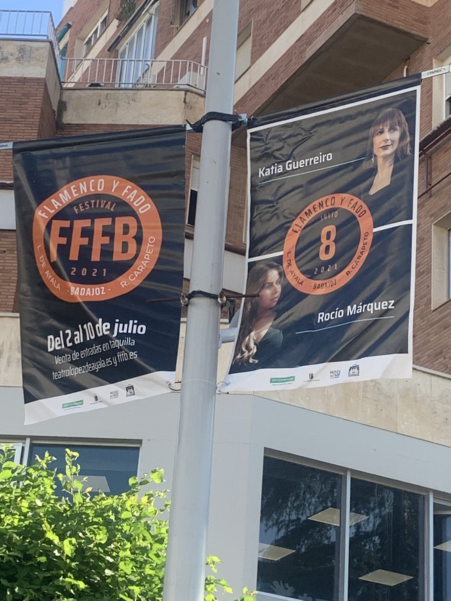 Badasomoficial's tweet photo. Así recibimos el día desde el @lopezdeayala 
Con toda la promoción del @FFFBadajoz en la calle 💃🏻😊😁
@Rocio_Marquez_ @CarminhoMusic @LAS_MIGAS @TeresinhaLand @ElCigalaOficial
@JuntaEx_Cultura @miriamgcab
@NuriaFloresRed @DipdeBadajoz @aytodebadajoz @_FundacionCB @lopezdeayala https://t.co/FLUxCxuYFv