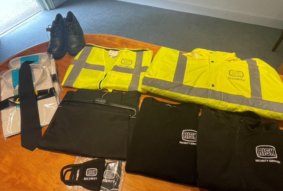 RMSecuritySvcs's tweet photo. It so important that our Security Officers remain smart to represent us and our customers in the correct manner.....something so often overlooked in the security industry. @workwearworld https://t.co/2chCyFAWkS