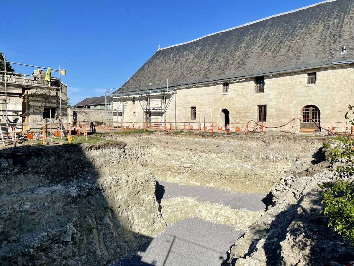 brunobelin's tweet photo. 💚 Visite sur le chantier de l’Historial ce vendredi à Monts-sur-Guesnes
✅ Enduit façade cour intérieure du château
✅ Préparation du souterrain sous la voie pour relier château et ferme (entrée du site)
✅ Travaux sur l’accueil-boutique-café 
💚 Ouverture avril 2022 #Poitou https://t.co/8SljZNLbXM
