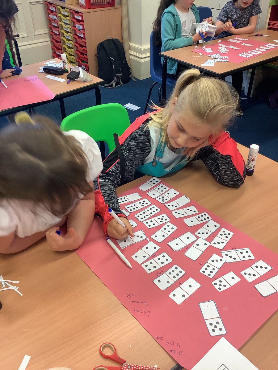 CarrdusYear4's tweet photo. How can we solve that? We used resilience ad imagination to understand and solve the domino problem! @CarrdusSchool https://t.co/oWU6Q4Q3Lv