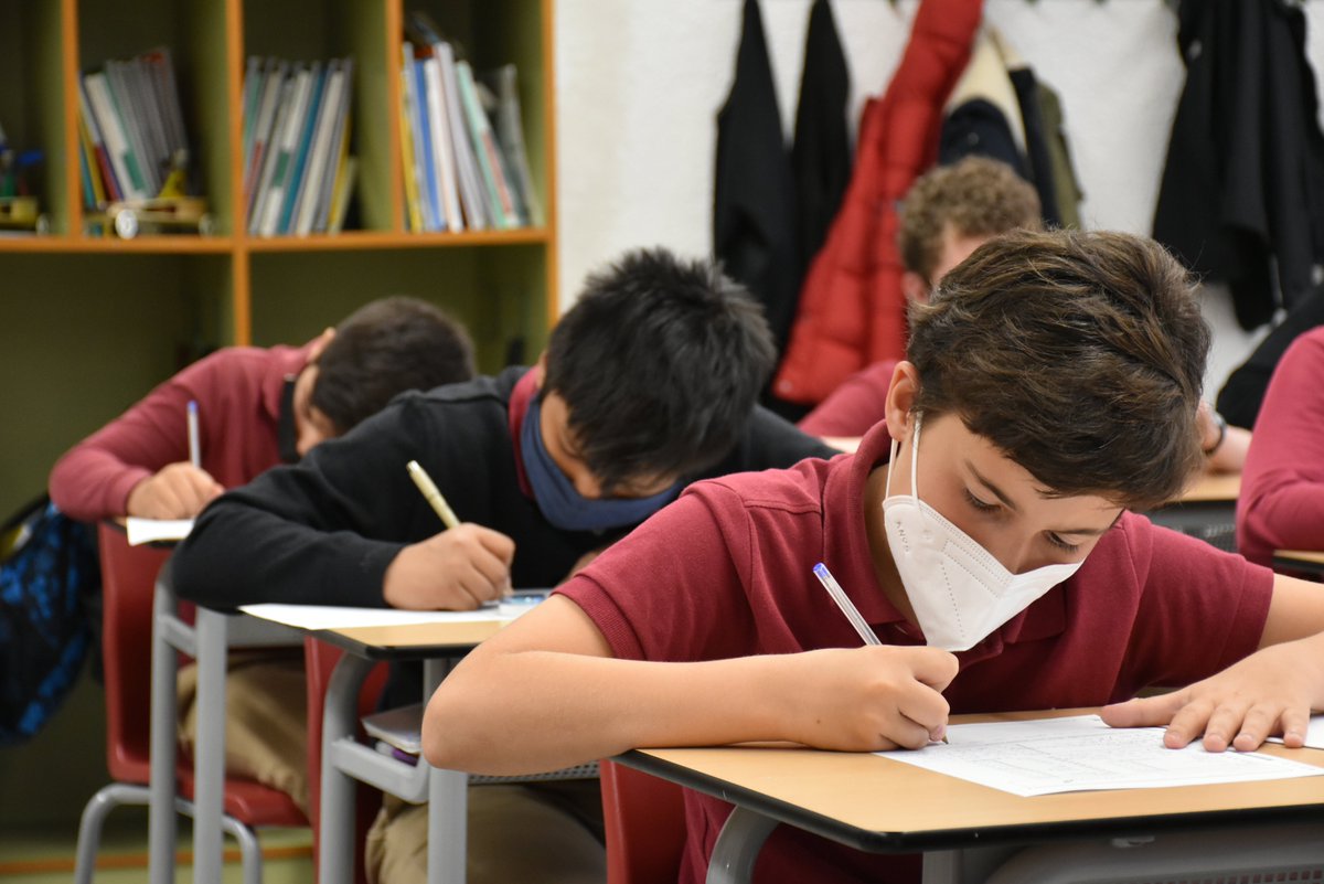 xaloc_edu's tweet photo. Des d'ahir a primera hora del matí fins al dimecres dia 2 de juny, els alumnes de 1r, 2n i 3r ESO realitzen els últims exàmens trimestrals del curs!
Ànims i molta sort a tots, nois!🙇♂️📑💪
#Exàmens #Trimestrals #RectaFinal #Xaloc https://t.co/AhBteAXJS5