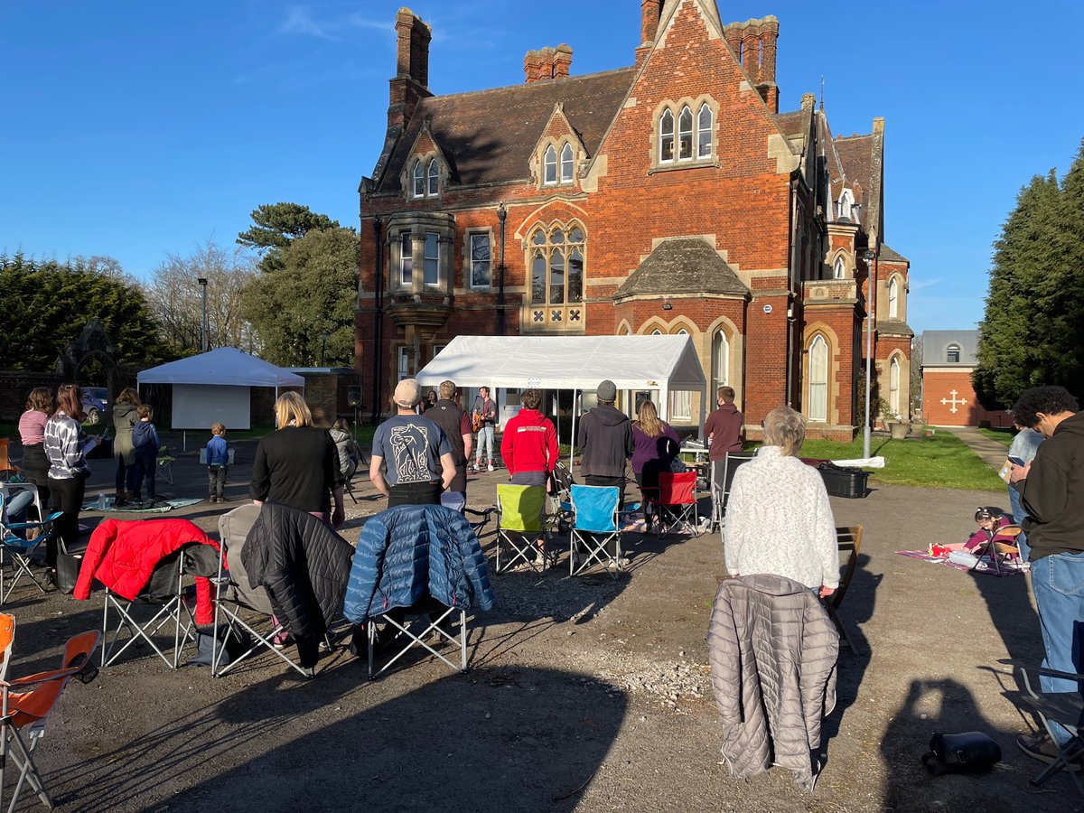 Come &amp; join us this Sunday for our 5:30pm Service! 
We are back @ The Coptic Centre grounds. 
The sun is going to be out! ☀️ 

Cafe from 5:15pm. Sign up with the link in our bio. Bring a chair if you can!

We cannot wait to hang out with you! ✌🏻🎉