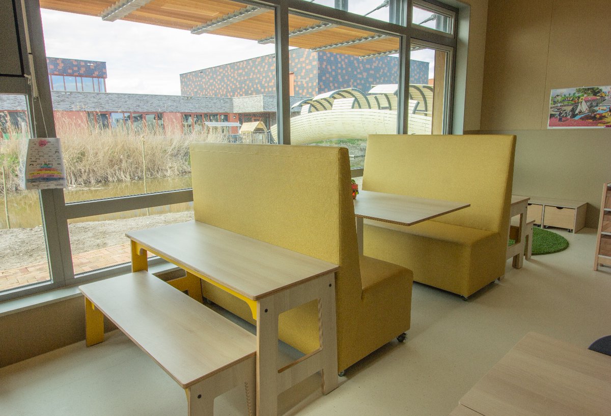 Vescom's tweet photo. Behold, the first fully ecological school in Holland! Daan Bruggink from ORGA architect designed this elementary school based on natural principles. We are proud to say that our #vinyl #upholstery is applied in this remarkable building: https://t.co/fXcWdWgApv #project #education https://t.co/NOaDpKUvXR