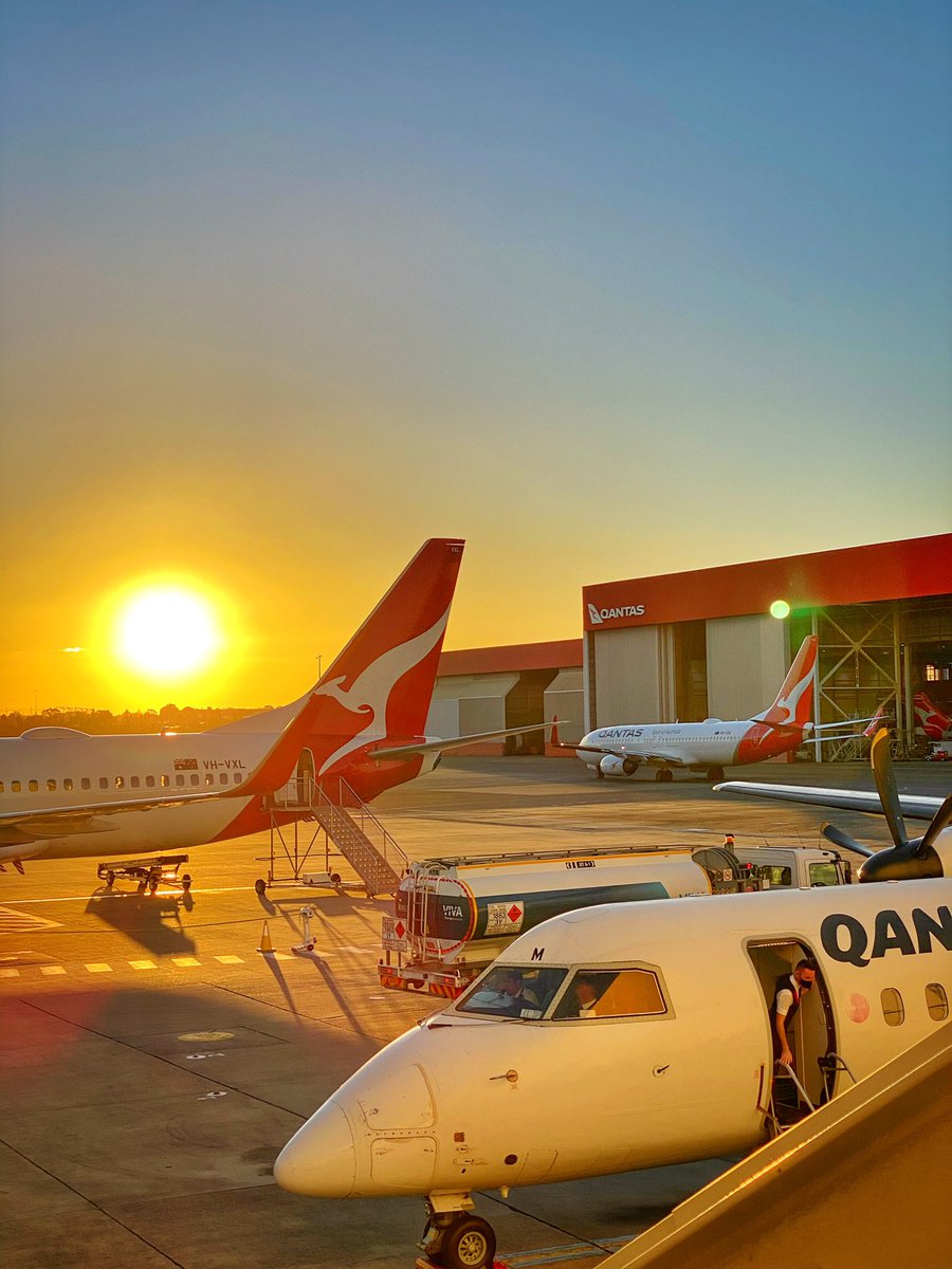 jnoyang's tweet photo. Golden hour with @Qantas https://t.co/QDK8XDDRyr
