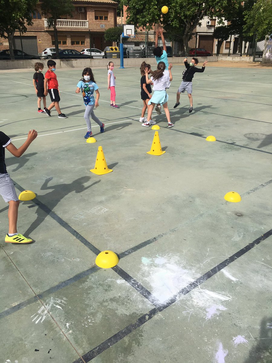 samuel_pb86's tweet photo. @Twincon_esp en el CEIP Miguel Ángel Artazos (Utebo) 👫. Deportes nuevos, deportes alternativos, deportes inclusivos que MOLAN 💪 https://t.co/NR63btEAMS
