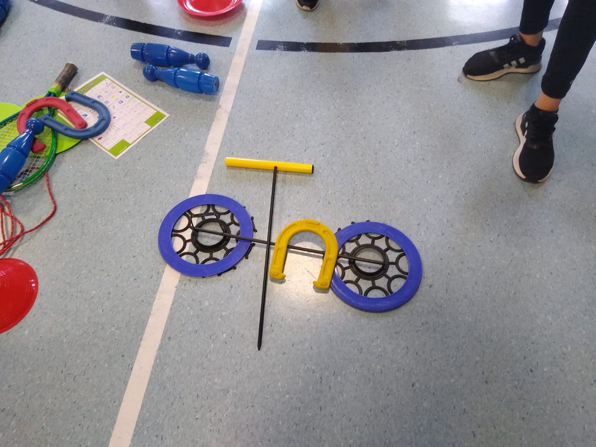 JenLafferty2's tweet photo. #mapreadingweek lots of our young people from different groups working on different awards looking at maps, scales and symbols @wishawshotts @CldKirsty @NLCYouthwork @NorthLan_DofE https://t.co/riueY5Gdd8