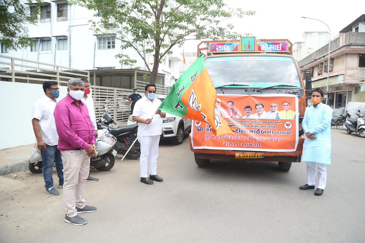 AkramShahBJP's tweet photo. .@BJP4Gujarat अध्यक्ष एवं नवसारी-सूरत के लोकप्रिय आदरणीय सांसदश्री @CRPaatil साहेब की प्रेरणा से #UnityCharitableTrust द्वारा सौराष्ट्र के अमरेली ज़िल्ले के राजुला/जाफ़राबाद के लोगों के लिए राशन किट और अन्य राहत सामग्री की गाड़ी को रवाना करते हुवे मेरे नेता श्री @CRPaatil साहेब. https://t.co/LGh0XPZpuU