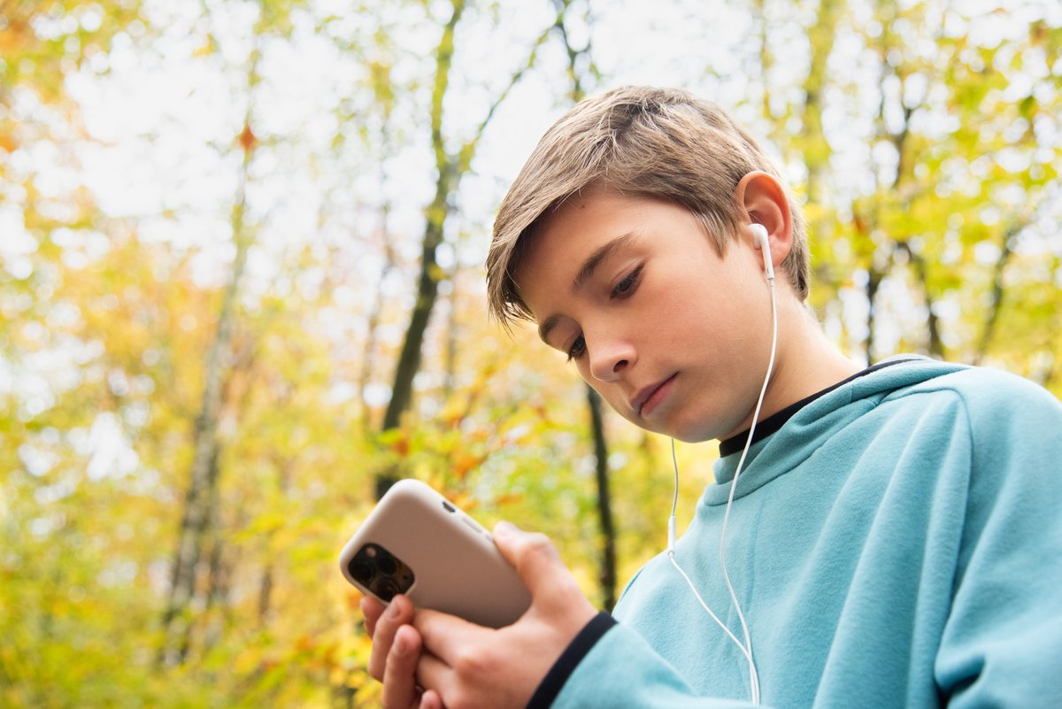 EU_Commission's tweet photo. We have launched a dialogue with TikTok to review its commercial practices and policy.

This focuses on hidden marketing, aggressive advertising techniques targeted at children and contractual terms.

#EU4Consumers https://t.co/Nf5OQAjFH2