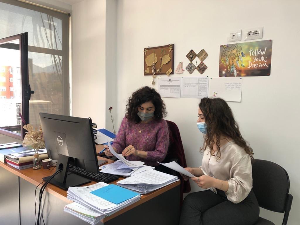 GjonajEtilda's tweet photo. Bashkëpunimi i frytshëm i #MD me Universitet Publike & Private, iu ka dhënë mundësinë 34 studentëve të Fakulteteve të Drejtësisë të këtyre Universiteteve, të kryejnë praktikën në Zyrën e #DNJF & në Qendrat e Shërbimit të Ndihmës Juridike Parësore.
👉🏻 https://t.co/KOEP1BOOoA https://t.co/DvjHpMNHxV