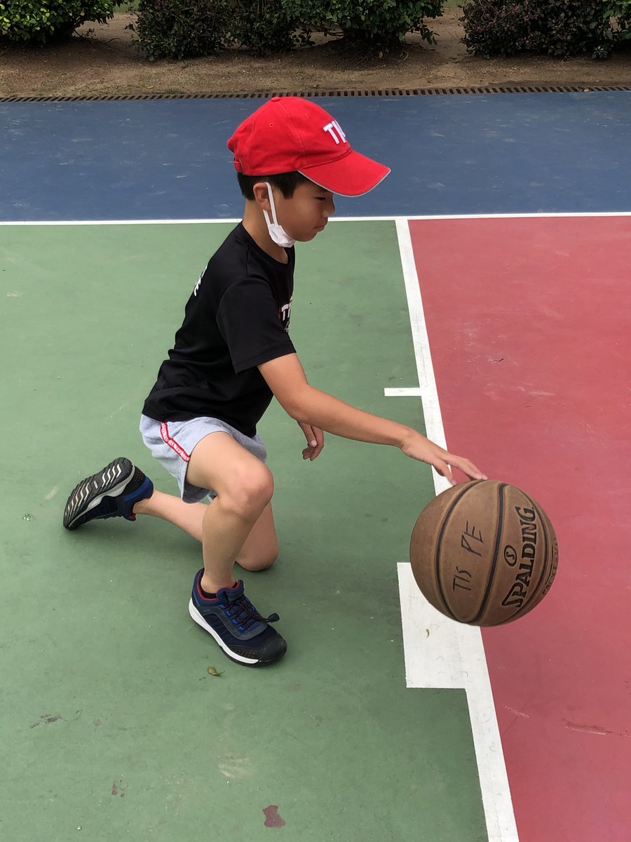 TLovestone's tweet photo. We set goals then work to achieve them in each #physed unit. It's a great chance for students to self-reflect, challenge themselves in new ways, and really get creative with their body movements, fitness, and application of various skills. #ElementaryPE #physicalliteracy https://t.co/dUSHytuCN9