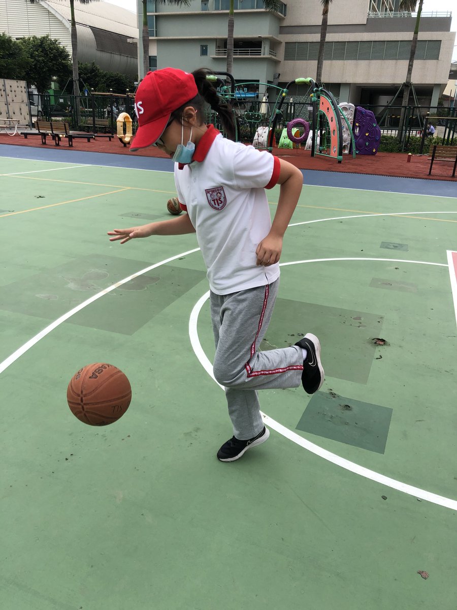 TLovestone's tweet photo. We set goals then work to achieve them in each #physed unit. It's a great chance for students to self-reflect, challenge themselves in new ways, and really get creative with their body movements, fitness, and application of various skills. #ElementaryPE #physicalliteracy https://t.co/dUSHytuCN9