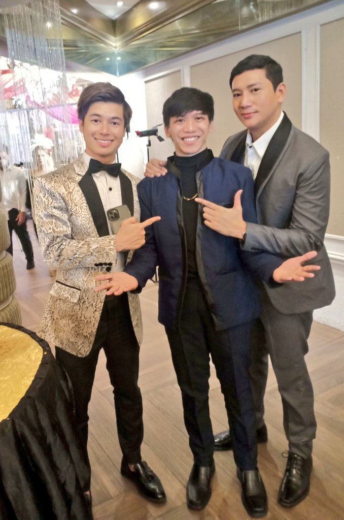 AKInfinities's tweet photo. HAPPIEST 1ST ANNIVERSARY TO US, AKINFINITIES!!! ❤️

The founders of our family!
@akitorres2020 @jolemava @carlomorris18 

If not because fo them, we are not family. Lovelots 😍 https://t.co/M9JFYtHpmE
