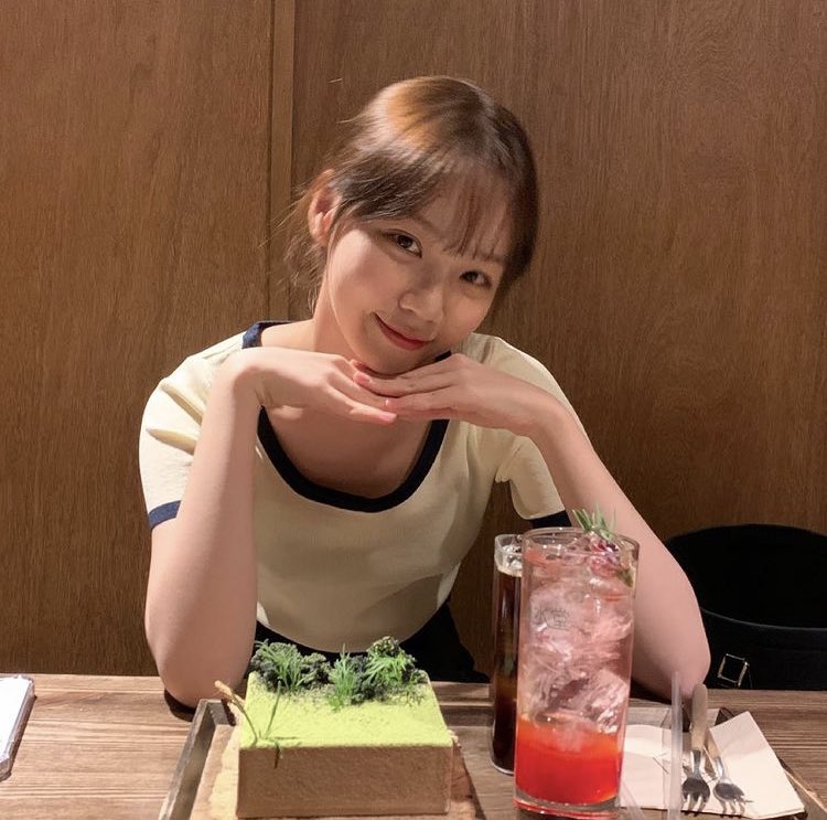 she’s so cute i’m so happy to finally get the chaewon content i’ve been missing so bad 😭
