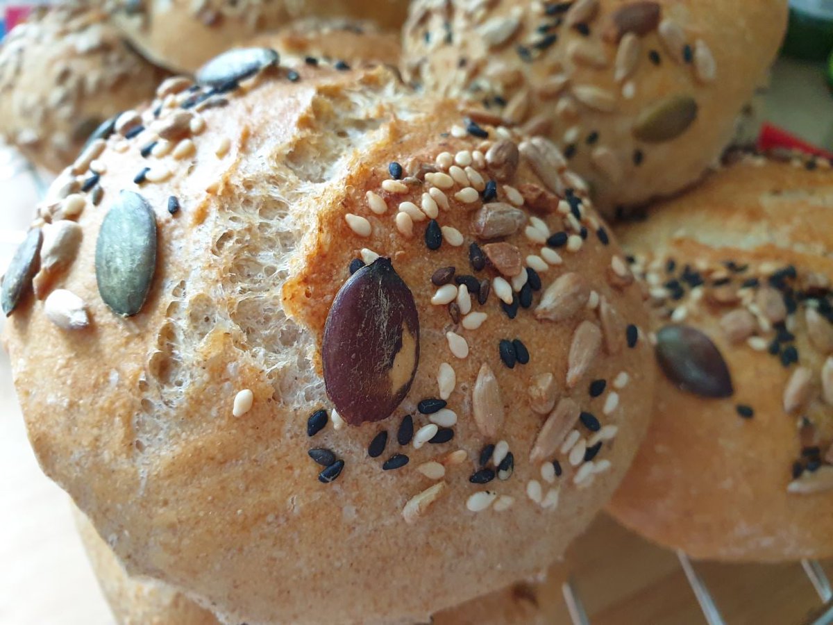 ThalyraE's tweet image. Something for your breakfast #foodlovers #selfmadebread #bread #lovecooking #mitliebebacken #brot #brötchen #bakingbread