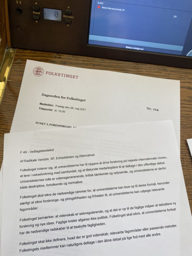 stinuslindgreen's tweet image. Senere i dag skal vi debattere forskningsfrihed og “overdreven aktivisme” i folketingssalen. Jeg har skrevet et forslag til vedtagelsestekst, der indtil nu har opbakning fra @SFpolitik @Enhedslisten og @alternativet_ 

#dkpol #forskpol