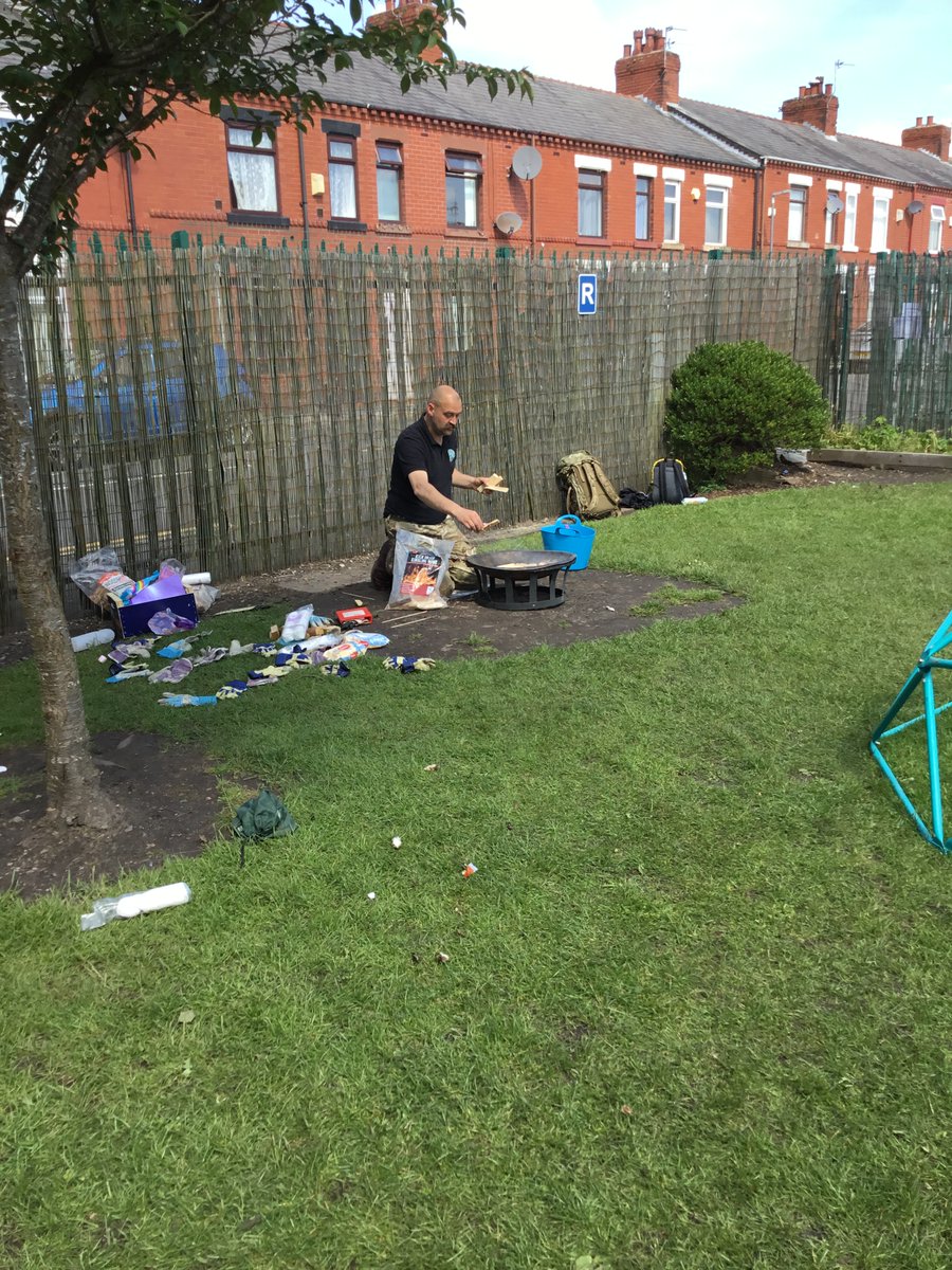 holycrosssthel1's tweet photo. Year 1 had an incredible Treat Day yesterday with @MSE_Schools. We learned how to create a fire using a flint and toasted our own marshmallows on the camp fire. They were yummy!!! Thank you Holly and Alan for such a lovely experience 🔥🍡😃 https://t.co/iBsfAiF0bs