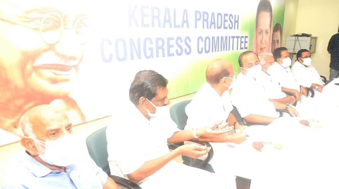 vdsatheesan's tweet photo. യുഡിഎഫ് ചെയർമാനെന്ന നിലയിൽ ആദ്യ യുഡിഎഫ് യോഗത്തിൽ പങ്കെടുത്തപ്പോൾ. https://t.co/MAkQXa2wZl
