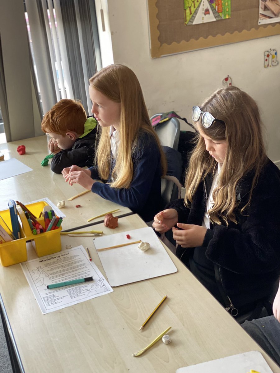 Cuiken_Primary's tweet photo. Wee modelling challenge this morning in @MrAbbott9βs P5/6 #ExpressiveArts #EnjoyLearning #HaveAGo #ChallengeIsGood https://t.co/QwHOVZWDHb