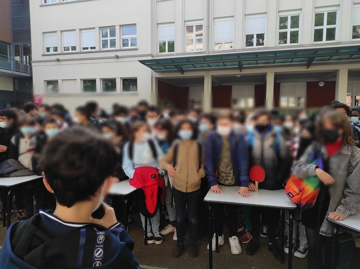 FustelDe's tweet photo. Inauguration d la fresque ce matin au collège en présence de l'artiste Williann 👍😀
Les éco-délégués sont à l'initiative de ce projet de création de jardin virtuel et d'amélioration du cadre de vie des élèves 🤗🏞️🦒🦎🥀🦀
Un grand bravo à tous les participants 👏🎉👌 https://t.co/BSIuhibmhX