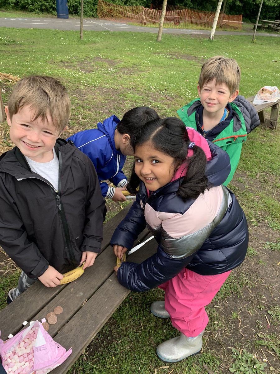 BoughtonHeath's tweet photo. Reception forest school 🔥  🍌 #scienceweek #changingstate https://t.co/xqwO34KZyz