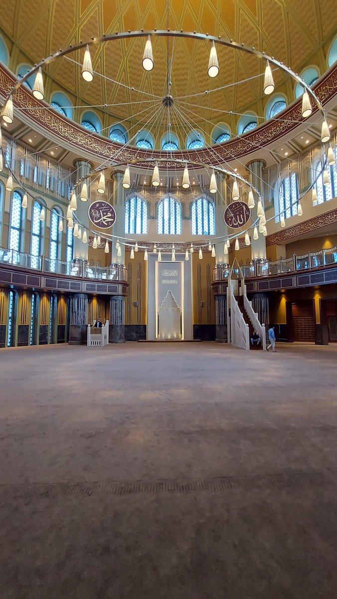 Müslümanlıkla yoğrulmuş yurdu, camileriyle süsleyip, ezansız bırakmayan Rabbimize hamdolsun.

#TaksimCamii