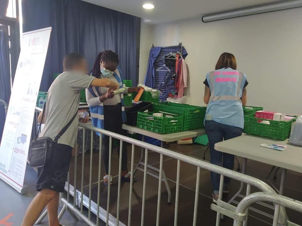 ✨Distribution du jeudi 27 mai✨

« L'entraide est tout sauf un calcul, c'est ce que nous aurions fait pour nous-mêmes que nous faisons pour les autres. »

174 repas distribués.👏

Aidez-nous à les aider, cagnotte solidaire :
helloasso.com/associations/a…

✨ Solidairement l’AHM ✨
