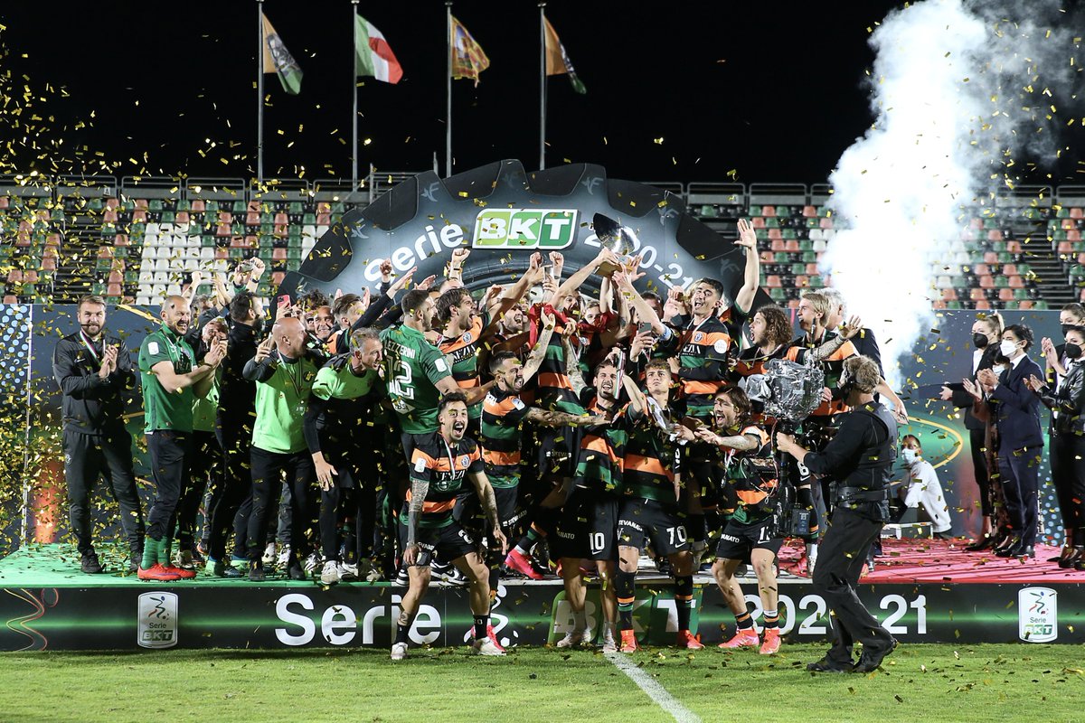 Lega_B's tweet photo. ร qui la fest๐
ฐ๏ธ....?
#SerieBKT #Playoff21 #VENCIT https://t.co/Ysq5t8B7Rg
