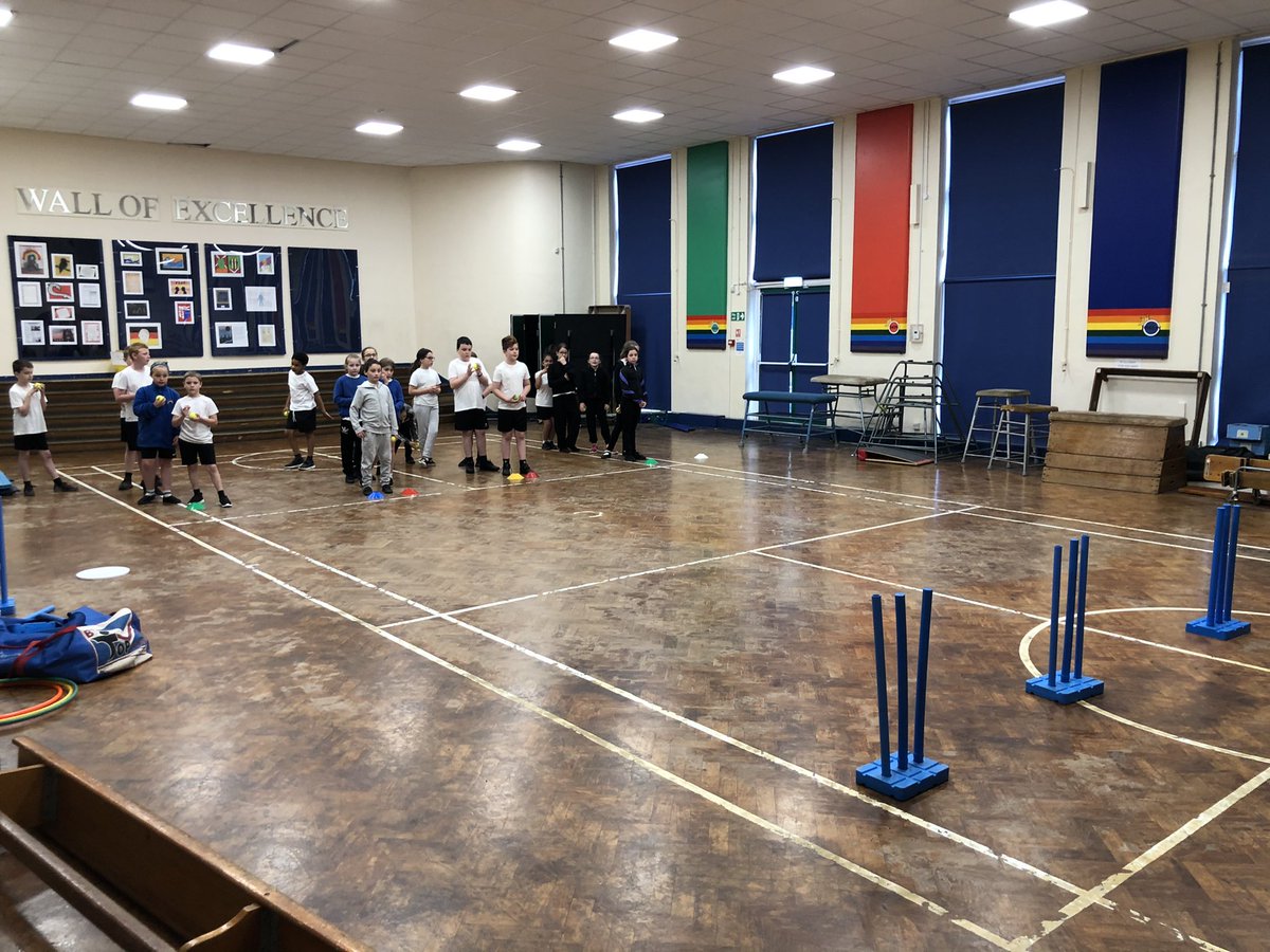 It’s Monteney Promise day. Our first activity is representing school at a sports competition. We’re competing in the <a href="/PointsLN/">Points Learning Network</a> Cricket competition. #MonteneyPromise
