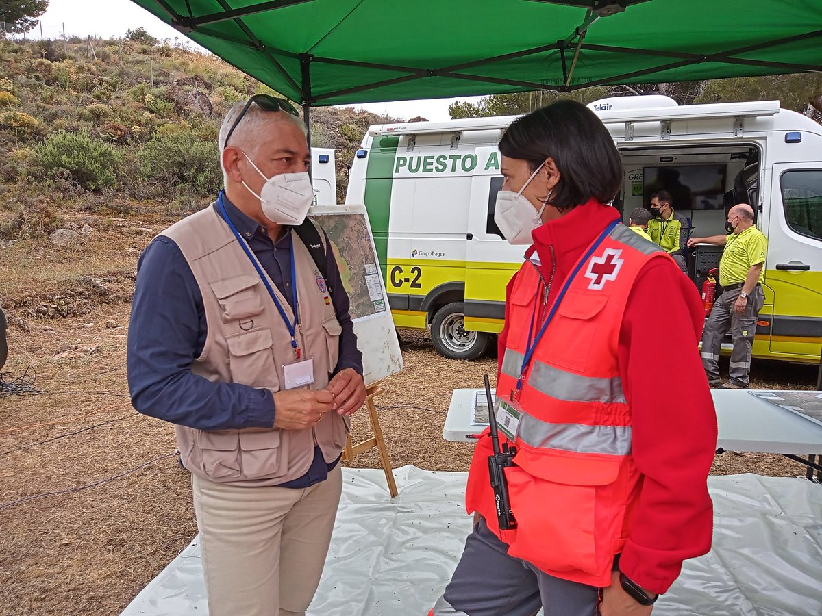 E112Andalucia's tweet photo. #SimulacroIUFBerja Prosigue el ejercicio: de manera simulada, 180 personas han sido desalojadas de #Castala ante el avance del fuego
🏘️ Se ha habilitado el pabellón de deportes de #Berja para la atención de los evacuados
@AlmeriaJunta @CruzRojaAlmeria #Epes @aytoberja https://t.co/tsiOXM8xEi