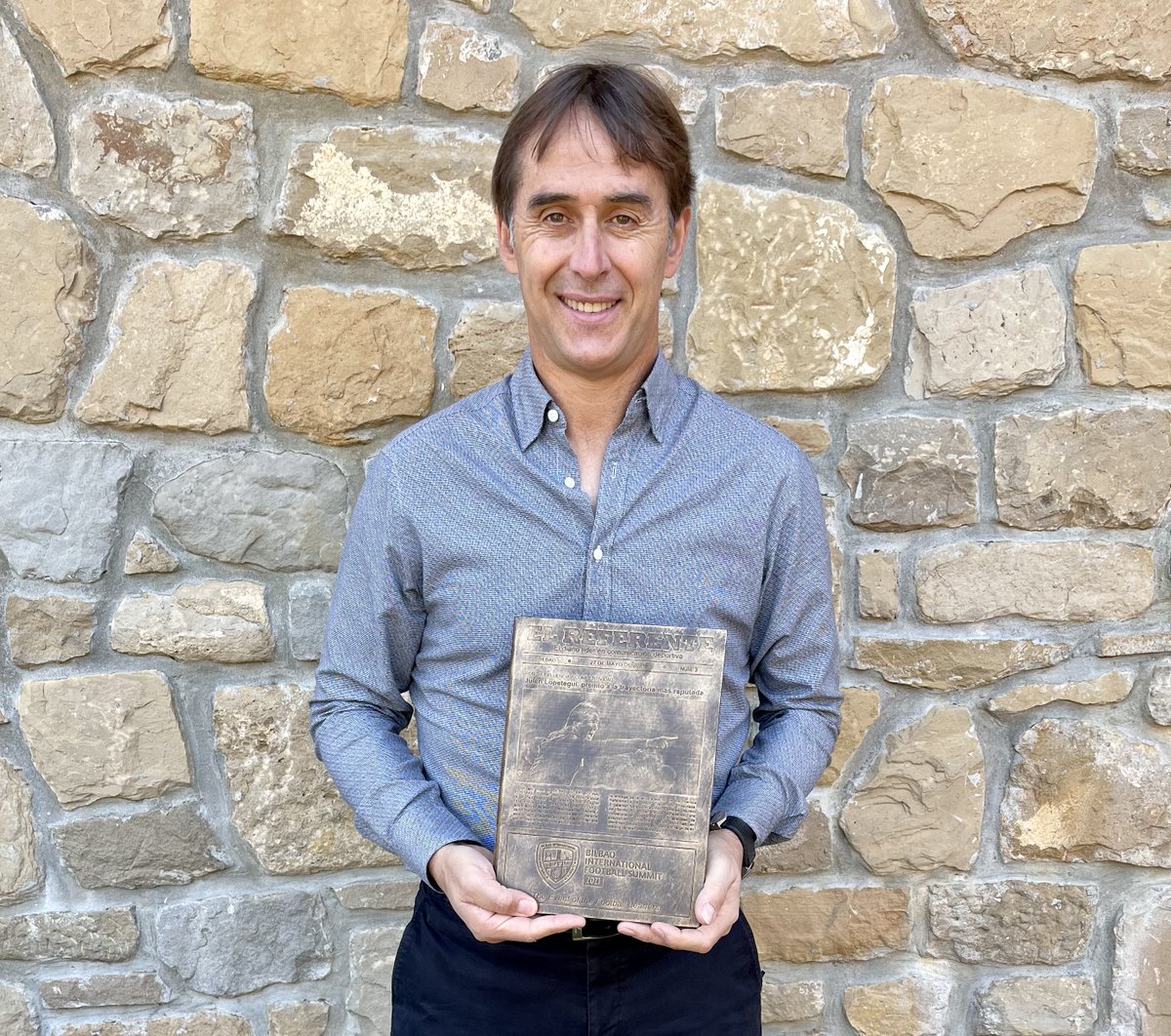 Nuestra Newsletter #80 la protagoniza Julen #Lopetegui, entrenador del <a href="/SevillaFC/">Sevilla Fútbol Club</a> y #PremioReferente 2021.

Nos recibe en su casa de Asteasu y charlamos con él sobre fútbol, actualidad y próximos retos. Aquí un extracto: 

mailchi.mp/98b03091b7db/c…