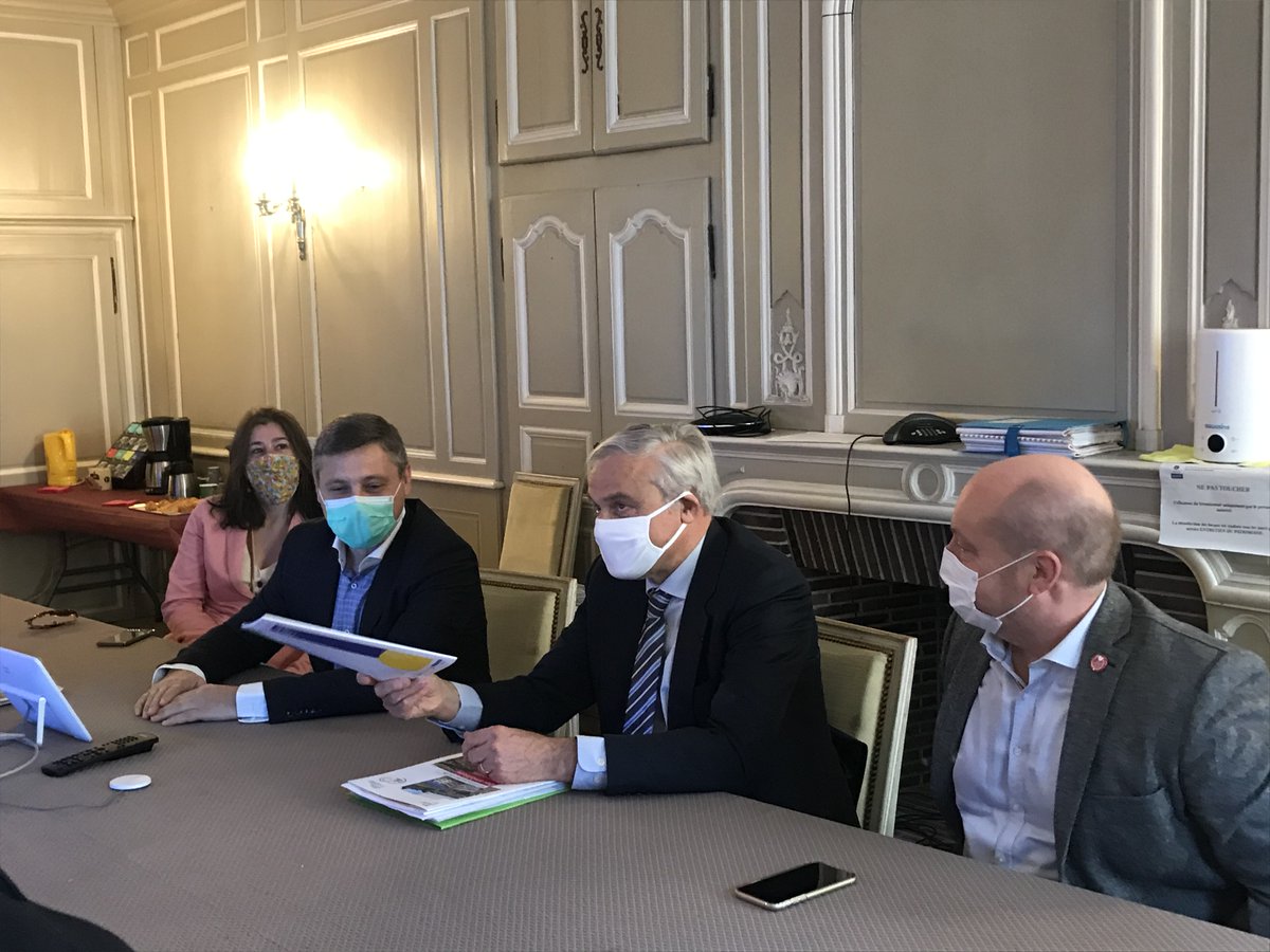 Centre-Ville en Mouvement (@moncentreville) on Twitter photo Découverte des futurs projets d'Auxerre, ville Action cœur de ville en présence de Rollon Mouchel-Blaisot, directeur du programme et du maire <a href="/CrescentMarault/">Crescent MARAULT</a>.
Une ville proactive qui rejoint notre Réseau !
<a href="/VilleAuxerre/">Ville Auxerre</a> @Territoire_Gouv <a href="/ANCTerritoires/">Agence nationale de la cohésion des territoires</a> #ActionCoeurdeVille Découverte des futurs projets d'Auxerre, ville Action cœur de ville en présence de Rollon Mouchel-Blaisot, directeur du programme et du maire <a href="/CrescentMarault/">Crescent MARAULT</a>.
Une ville proactive qui rejoint notre Réseau !
<a href="/VilleAuxerre/">Ville Auxerre</a> @Territoire_Gouv <a href="/ANCTerritoires/">Agence nationale de la cohésion des territoires</a> #ActionCoeurdeVille