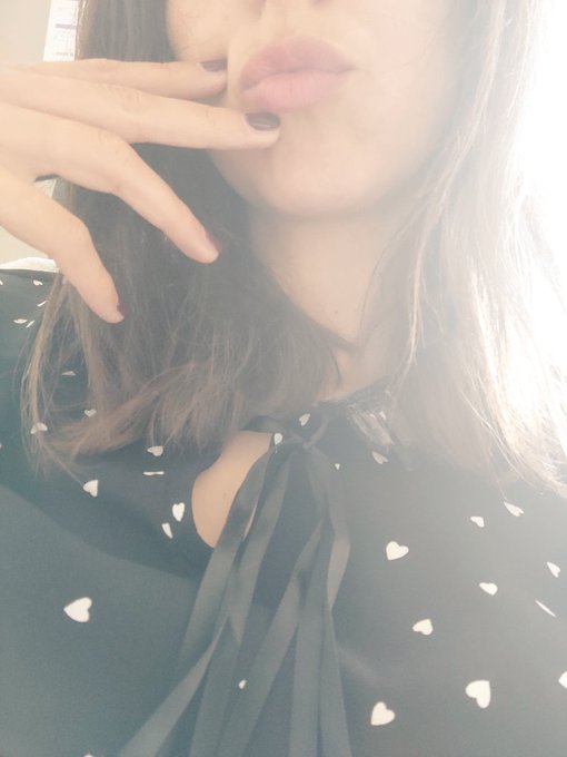 I love Friday.. and you? Do you love more Friday or my lips?😋 https://t.co/ImgmZmEkDh<a href="/tag/mvsales"class="tags"><span>#mvsales</span></a>
