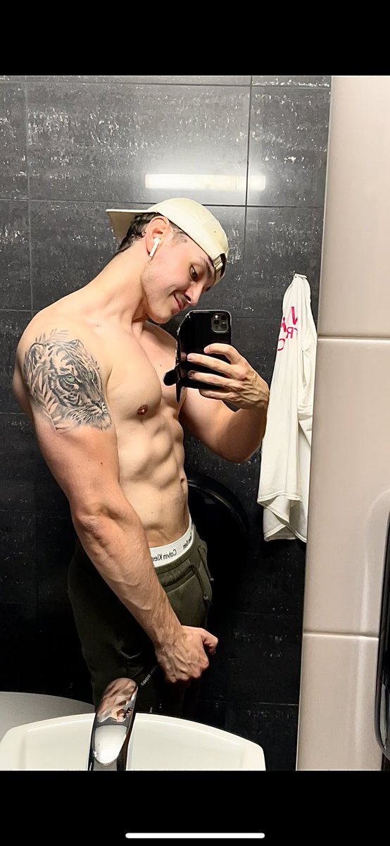 Zebastian tweet media