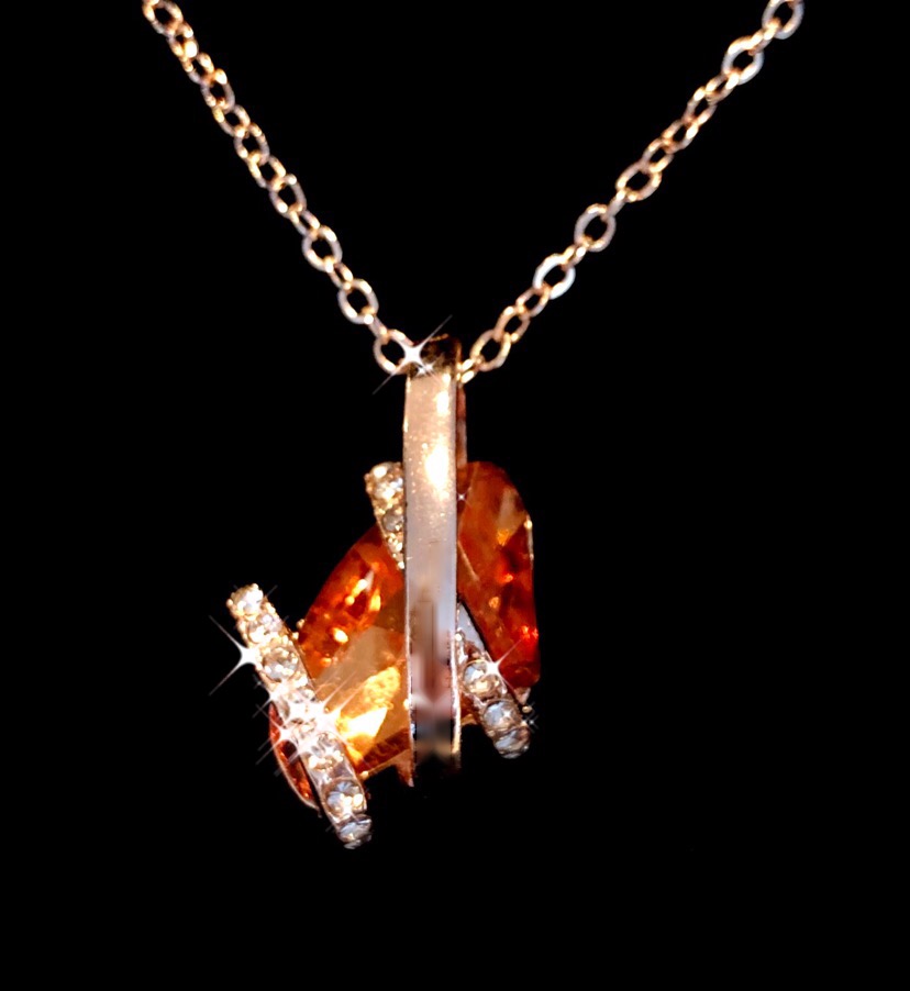 BBrillance's tweet photo. ✨💎 Collier Monica Or ⭐️ https://t.co/RkGfPLgl9h #NewFollowers #Orange #ZoneOrange #Quebec #pendentif #collier #necklace https://t.co/NJvDIMKdnz