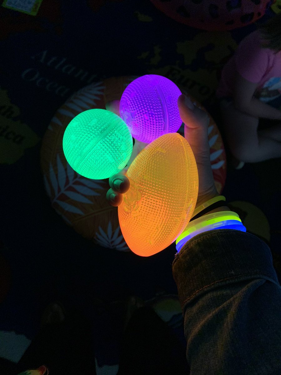 MissStevens20's tweet photo. A Thursday GLOW party! This has been the best week so far!! https://t.co/Wr0VOUVySM