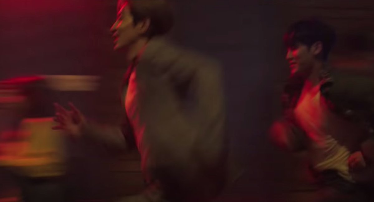mywonflower's tweet photo. #Bittersweet analysis thread hehe

1. the girl outran mg/ww = she left them behind, aka saw them only as friends?

2. Mingyu had no real scenes w the girl. When theyre running he's behind ww. So he wasnt chasing her, but Wonwoo instead (theres actually alot more evidence of this) https://t.co/7OhWotXMlY