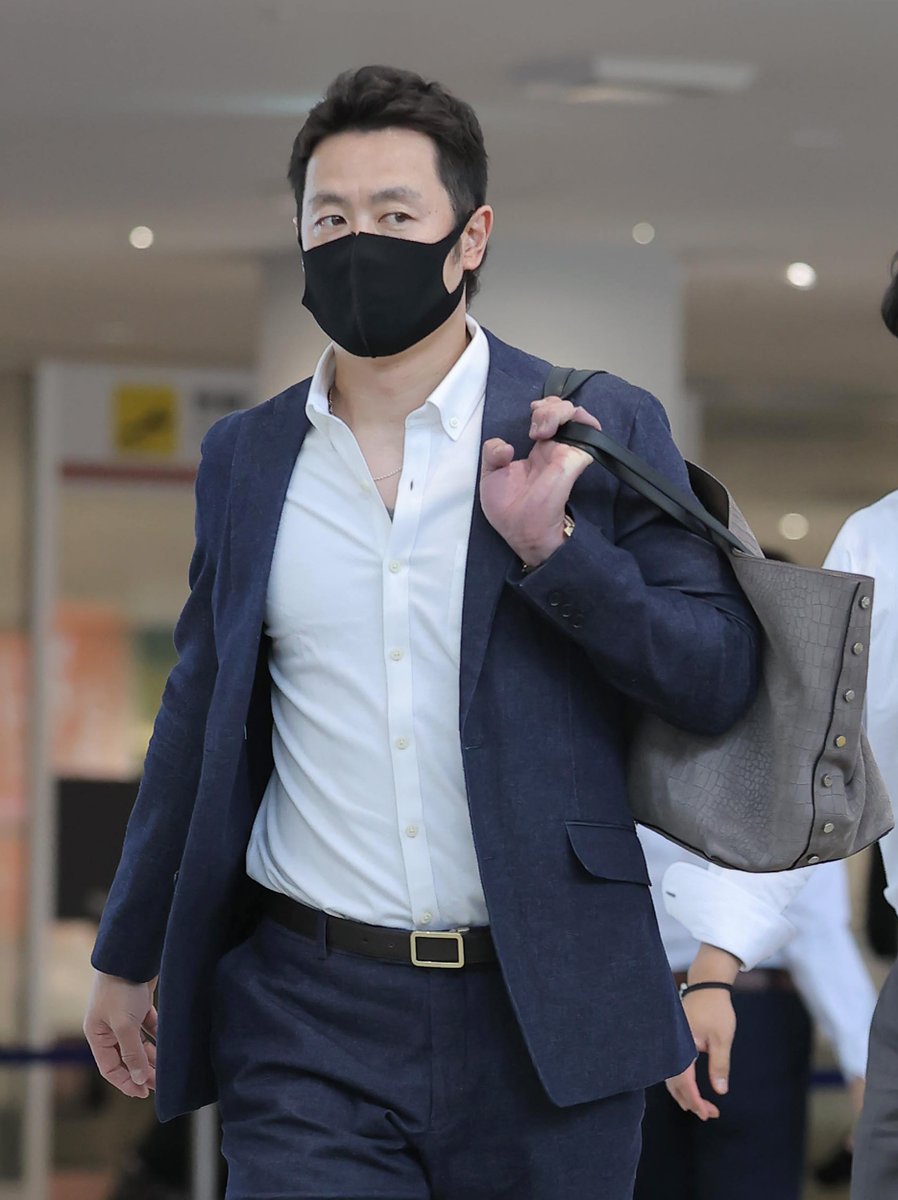 巨人情報 サンスポ S Tweet 移動風景から スーツが似合いすぎる 亀井善行 選手 撮影 中井誠 巨人 Giants ジャイアンツ サンスポ イケオジ Trendsmap 巨人情報 サンスポ S Tweet 移動風景から スーツが似合いすぎる 亀井善行 選手 撮影 中井誠 巨人 Giants ジャイアンツ サンスポ イケオジ Trendsmap