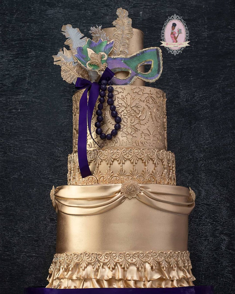 DaintyAffairs's tweet photo. This cake screams Royalty! 

Another elegant cake art design to bless your timeline.

Cakes made with love always.

#DaintyAffairs #Royalty #fridaymorning https://t.co/gVRll95h83