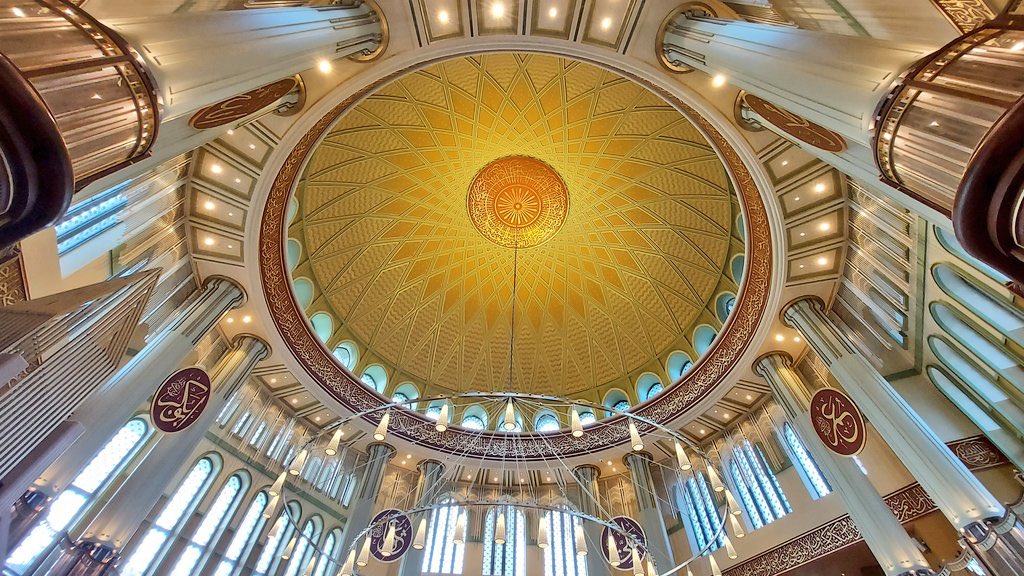 Gezi isyanının yıl dönümünde 
Taksim Camii'ni açan Erdoğan. 

Ayasofya'yı açıp Batı'ya 
meydan okuyan Erdoğan.

Tarih dönüştüren, coğrafya 
şekillendiren Erdoğan. 

Selçuklu, Osmanlı iddialarını
bugüne taşıyan Erdoğan. 

Büyük Türkiye'yi kuran Erdoğan.
Öfke bundan!
#TaksimCamii