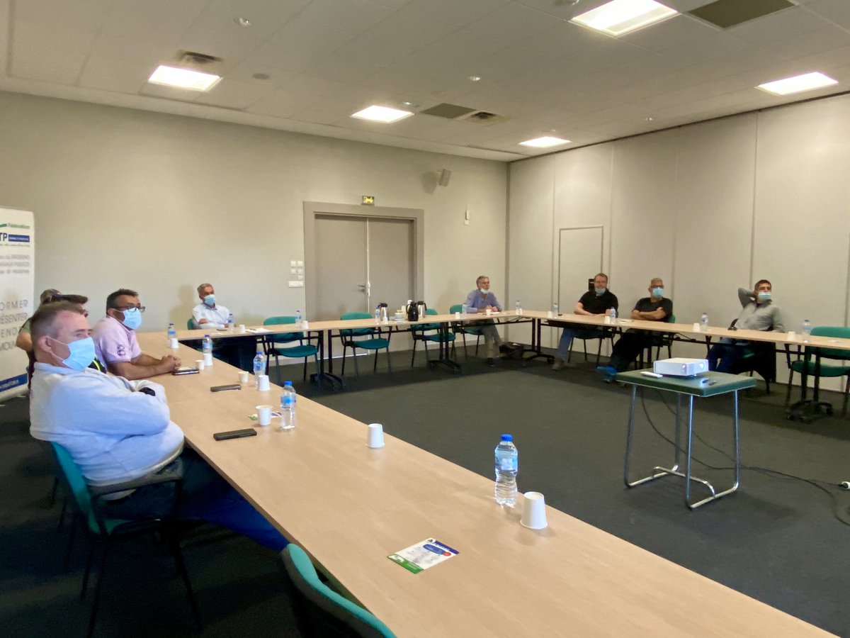 FFBAura's tweet photo. Présentation de l’opération O’Niveau par @ThomassetAlexa1, Psdt régional des métiers de la finition. Auprès de la presse et des entreprises de @btp0726 
▶️ O’Niveau aide les entreprises de #peinture à s’équiper de stations de nettoyage des outils respectueuses de l’environnement https://t.co/8Go8qmfhIR