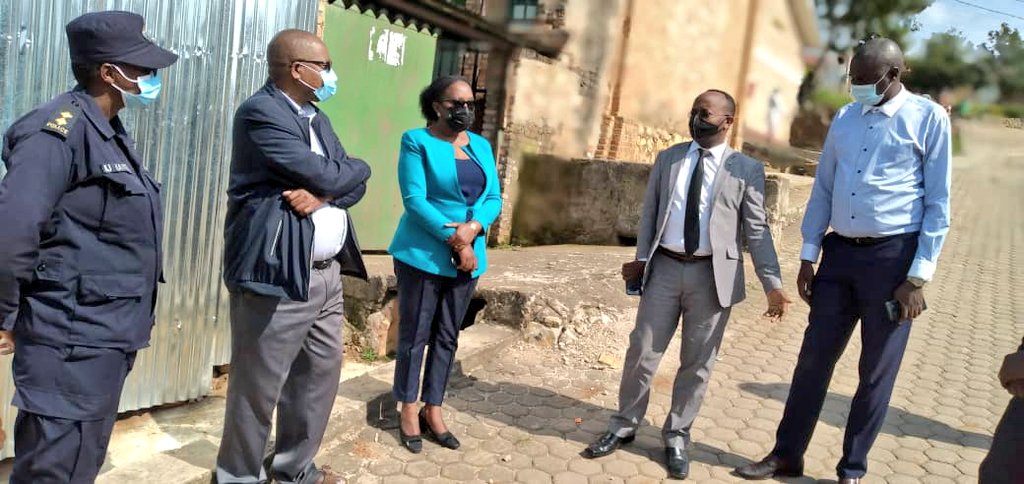 Muhangadis's tweet photo. 1/3
Itsinda ry'abagize Ihuriro ry'abagize Inteko Ishinga Amategeko rikumira Jenoside,ipfobya n'ihakana rya Jenoside yakorewe Abatutsi @agpfrwanda rigizwe na Hon.Sénateur MUGISHA Alex na Hon. @UWANYIRIGIRAMa8 riri mu ruzinduko rw'umunsi 1 mu Karere @RwandaParliamnt @SenateofRwanda https://t.co/nu3vSIoDQo