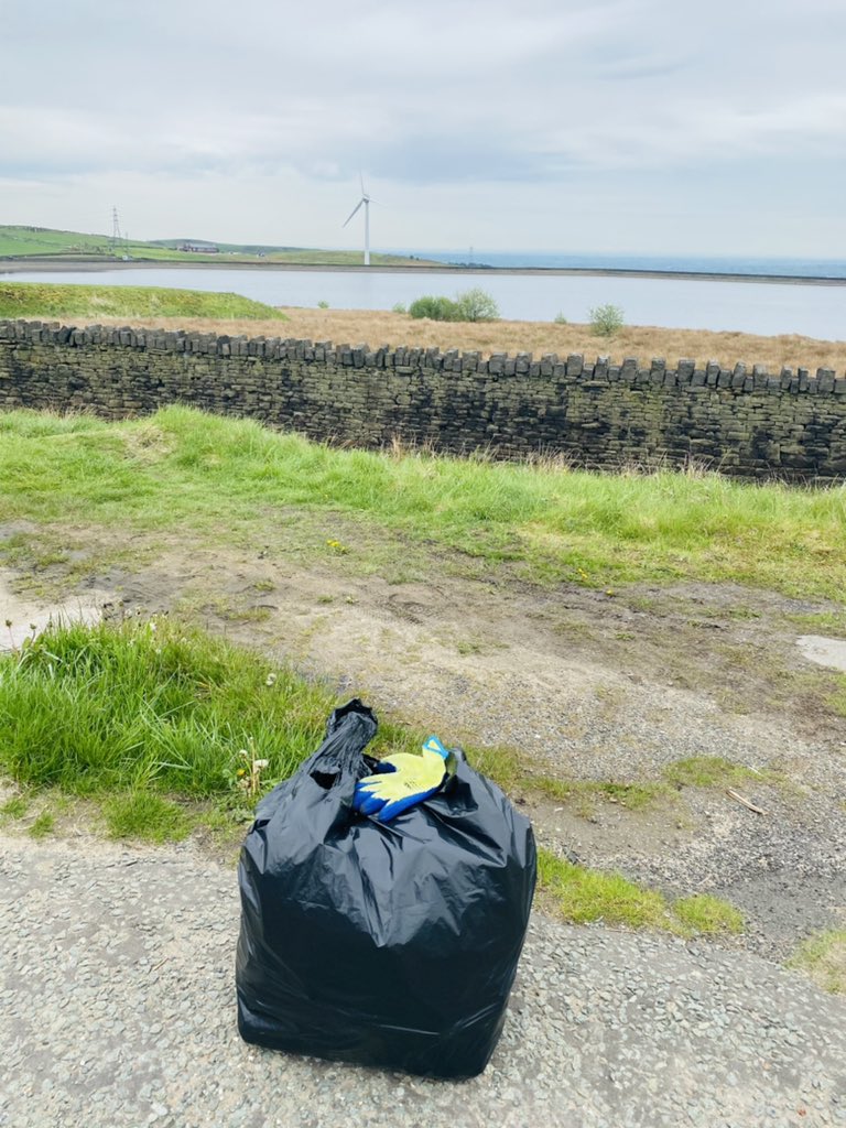 nutsfood's tweet photo. Couldn’t make tmr so thought I’d do an hour today #GreatBritishSpringClean #KeepBritainClean #TakeYourRubbishHome @rochdaleinbloom @RochdaleCouncil - Stretch from Nutters to owd betts DONE !!! https://t.co/CIeA5wZPSw