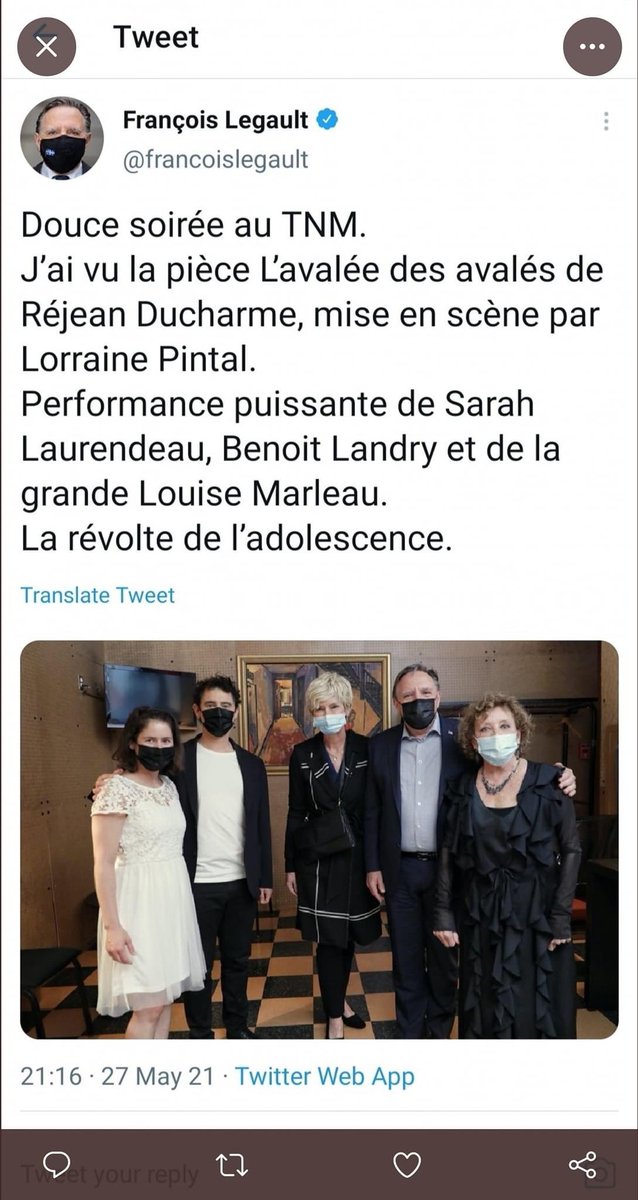 StefBlaisFDDLP's tweet photo. Le PM du Québec @francoislegault a la main sur l’épaule de Louise Marleau ( comédienne) et ... tous un masque dans la face.
Méchante joke. 
Saperlipopette de virus mortel ...
Tout ça est une comédie burlesque depuis le début https://t.co/g7MUUzWM1u