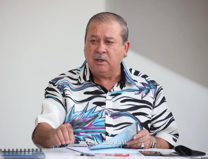 bernamadotcom's tweet photo. Sultan Johor cadang PKP penuh bersasar bagi negeri bersempadan untuk tangani kes COVID-19 tinggi - Facebook Sultan Ibrahim https://t.co/HXAENmedIe