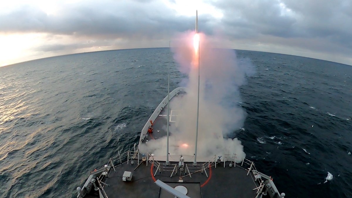 STRIKFORNATO's tweet image. Whoosh 🚀Whoosh 🚀Whoosh 🚀 Whoosh 🚀
Impressive missile launches conducted by 🇪🇸 ESPS Cristóbal Colón (F105), 🇫🇷 FS FORBIN (D620), 🇮🇹 ITS ANTONIO MARCEGLIA (F-597) and 🇺🇸 USS PAUL IGNATIUS (DDG-117) during #AtSeaDemo #FormidableShield 2021!
#WeAreNATO #Defence
