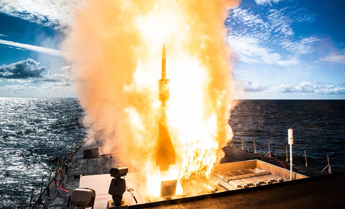 STRIKFORNATO's tweet image. Whoosh 🚀Whoosh 🚀Whoosh 🚀 Whoosh 🚀
Impressive missile launches conducted by 🇪🇸 ESPS Cristóbal Colón (F105), 🇫🇷 FS FORBIN (D620), 🇮🇹 ITS ANTONIO MARCEGLIA (F-597) and 🇺🇸 USS PAUL IGNATIUS (DDG-117) during #AtSeaDemo #FormidableShield 2021!
#WeAreNATO #Defence